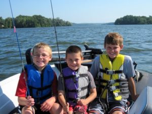 Boating kids shutterstock_88152481 websize